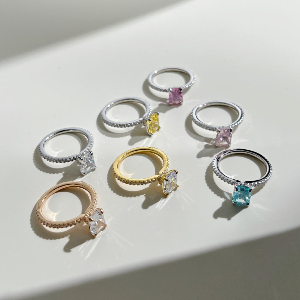 Crushed Ice Radiant cut on solitaire band Mini