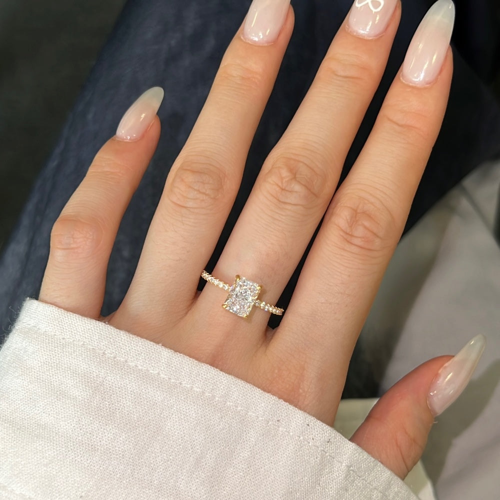 Crushed Ice Radiant cut on solitaire band Mini